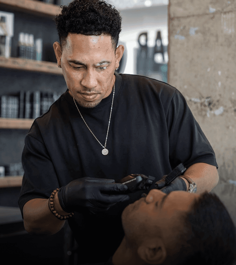 Tee working a beard fade.